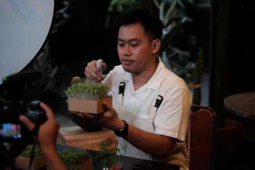 Azriansyah Ithakari, Sang Petani di Tengah Kota